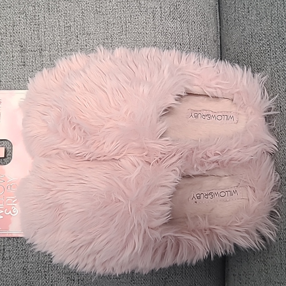Willow and Ruby Fuzzy Comfort Foam Slippers